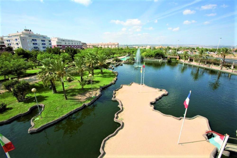 Apartment With Pool, Sea Views & Balcony Less Than 10Min Walk To La Mata Beach! Torrevieja Dış mekan fotoğraf