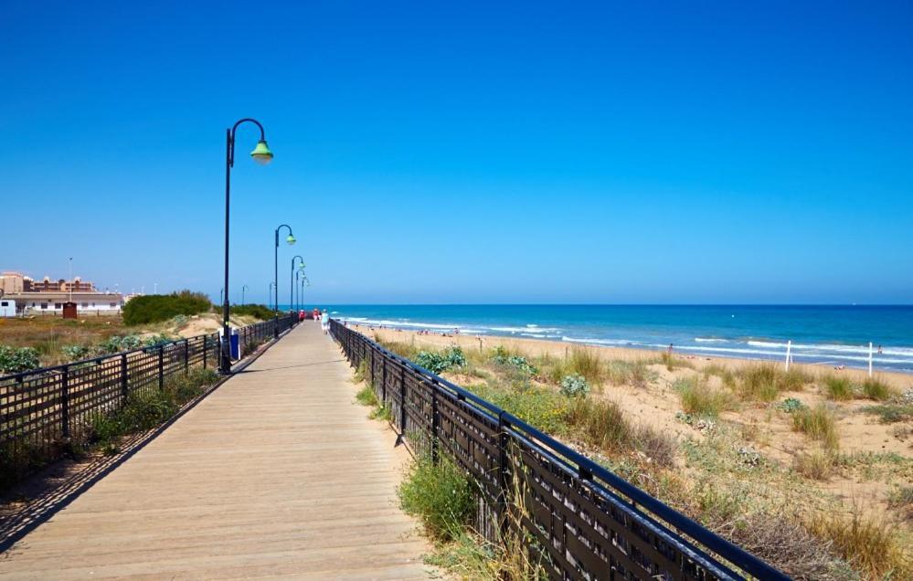 Apartment With Pool, Sea Views & Balcony Less Than 10Min Walk To La Mata Beach! Torrevieja Dış mekan fotoğraf