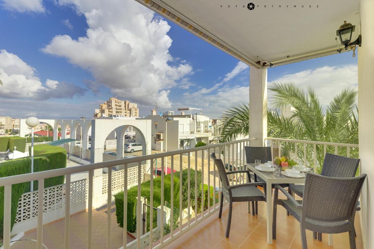 Apartment With Pool, Sea Views & Balcony Less Than 10Min Walk To La Mata Beach! Torrevieja Dış mekan fotoğraf