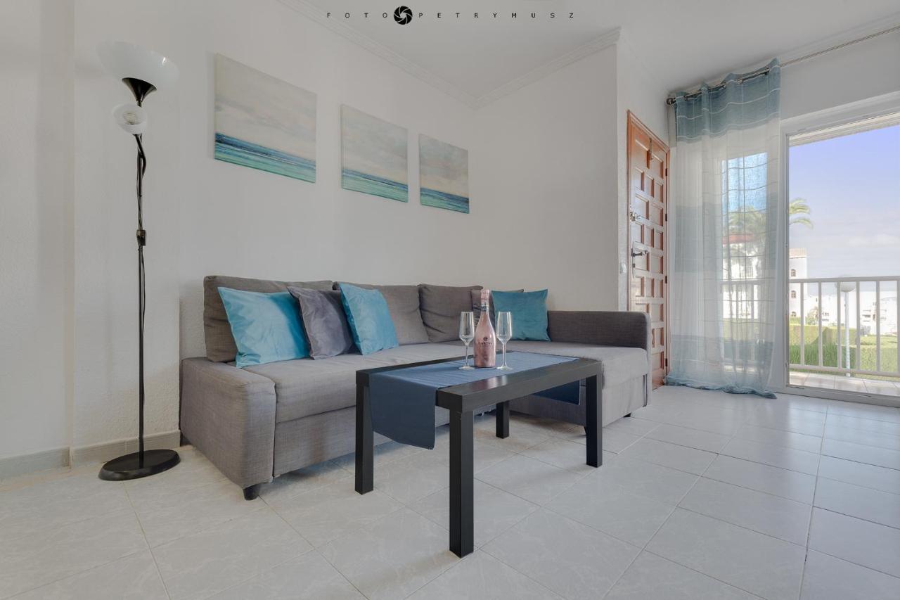 Apartment With Pool, Sea Views & Balcony Less Than 10Min Walk To La Mata Beach! Torrevieja Dış mekan fotoğraf